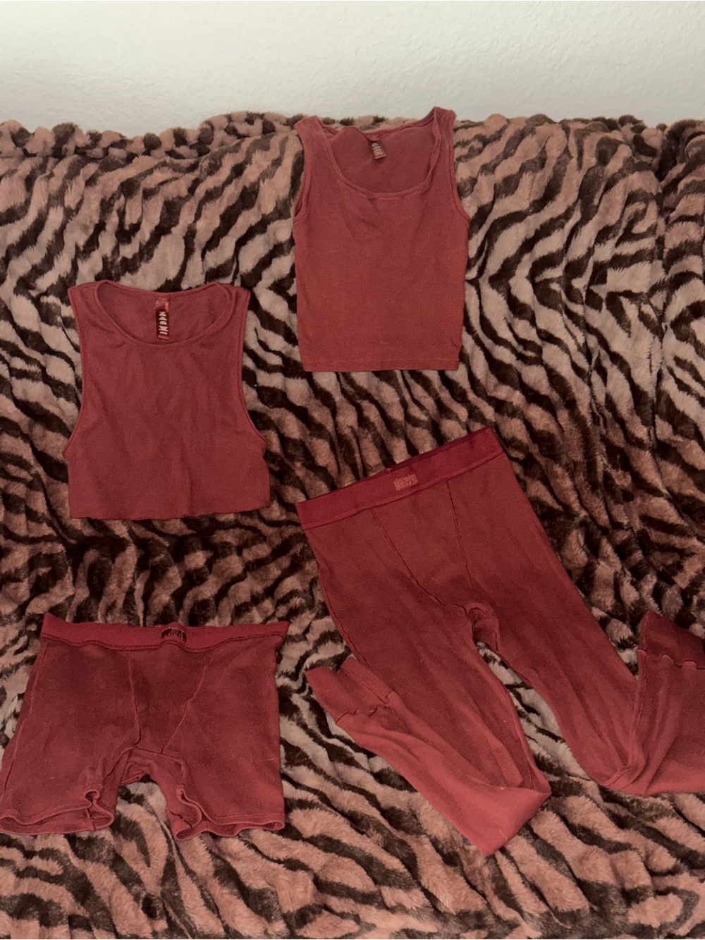 SKIMS Chimney Red Boxer Set *2 tanks, 1 legging & 1 boxer - Picture 3 of 7